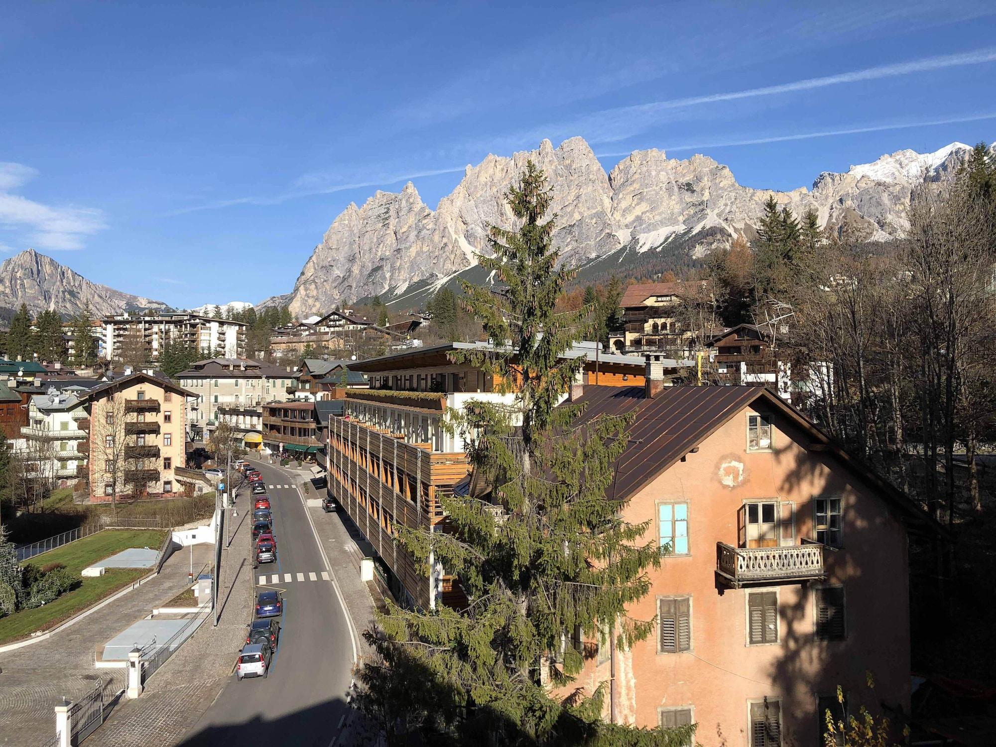 Hotel Majoni Cortina d'Ampezzo Exterior photo