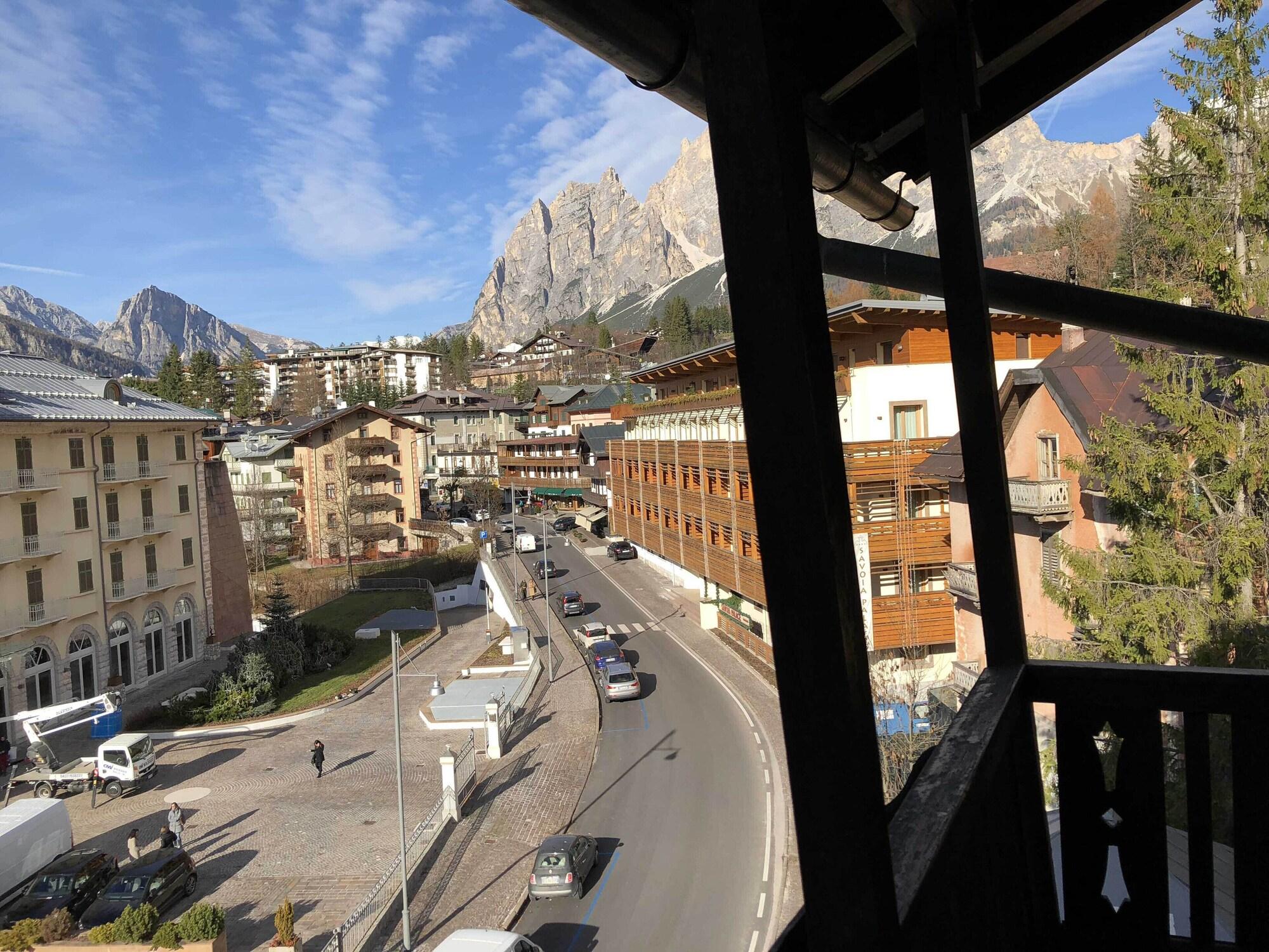 Hotel Majoni Cortina d'Ampezzo Exterior photo